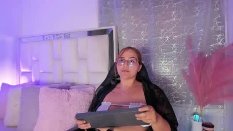 Snapshot of leahbarker chatting on 07/01/26, 03:41 Leah online show from 07/01/26, 03:41