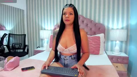 Snapshot of leahfontana chatting on 01/28/25, 12:32 Leah Fontana online show from 01/28/25, 12:32