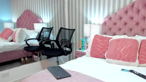 Snapshot of leahfontana chatting on 01/31/25, 05:10 Leah Fontana online show from 01/31/25, 05:10