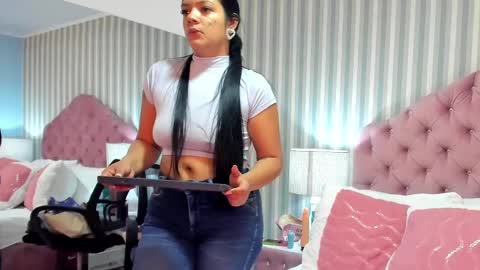 Snapshot of leahfontana chatting on 01/31/25, 08:12 Leah Fontana online show from 01/31/25, 08:12