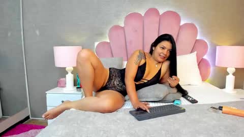 Snapshot of leahfontana chatting on 02/07/25, 03:41 Leah Fontana online show from 02/07/25, 03:41