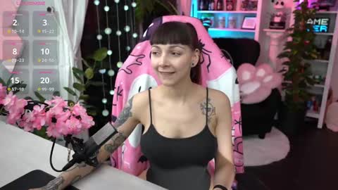 Snapshot of leahobscure chatting on 02/11/25, 08:52 Leah online show from 02/11/25, 08:52