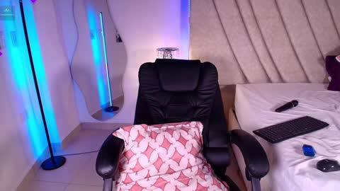 Snapshot of leahprada_ chatting on 01/02/25, 11:16 Instagram Leahprada online show from 01/02/25, 11:16