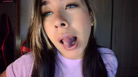 leah online show from 04/11/26, 12:09