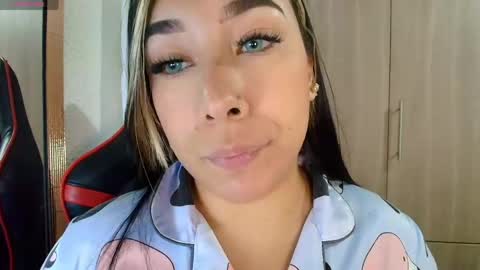 leah online show from 04/14/26, 03:07