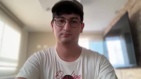 Snapshot of lealexxx chatting on 04/19/26, 09:50 Alex online show from 04/19/26, 09:50