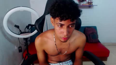 Snapshot of leam_1 chatting on 11/13/25, 07:24 leam_1 online show from 11/13/25, 07:24