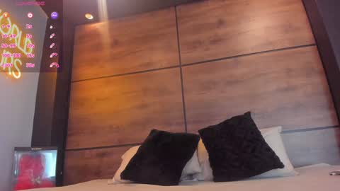 Snapshot of leamonroe__ chatting on 12/07/24, 04:47 Hey Im Lea online show from 12/07/24, 04:47