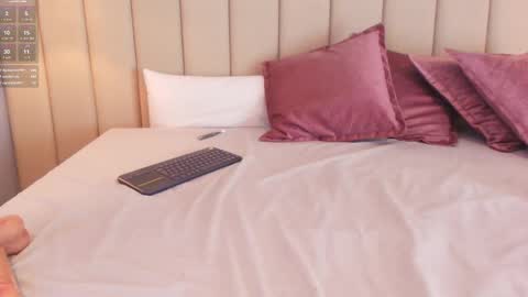 Snapshot of leamonroe__ chatting on 03/09/25, 02:54 Hey Im Lea online show from 03/09/25, 02:54