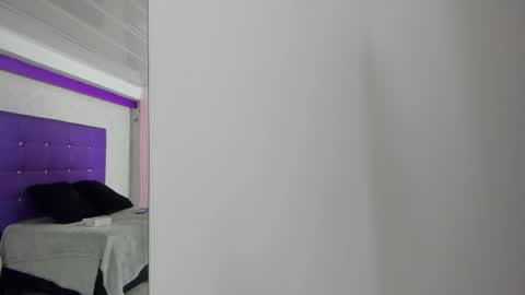 leamoreau__ online show from 11/01/25, 11:56