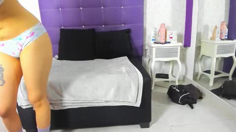 leamoreau__ online show from 11/05/25, 11:10