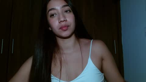 Snapshot of leanaalhub chatting on 12/23/24, 06:22 leanaalhub online show from 12/23/24, 06:22