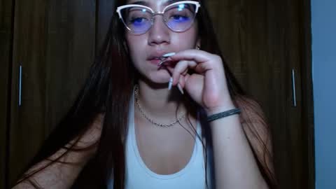 Snapshot of leanaalhub chatting on 02/20/25, 04:28 leanaalhub online show from 02/20/25, 04:28