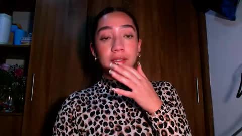 Snapshot of leanaalhub chatting on 11/29/25, 01:41 leanaalhub online show from 11/29/25, 01:41