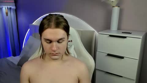 Snapshot of leanby chatting on 11/28/25, 08:28 Leanu online show from 11/28/25, 08:28