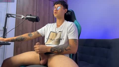 Snapshot of leaneseb chatting on 04/25/26, 01:52 leaneseb online show from 04/25/26, 01:52