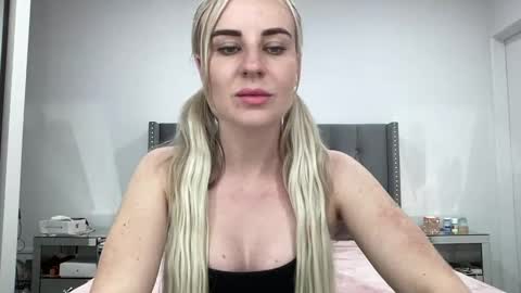 Leanna online show from 03/10/25, 07:42