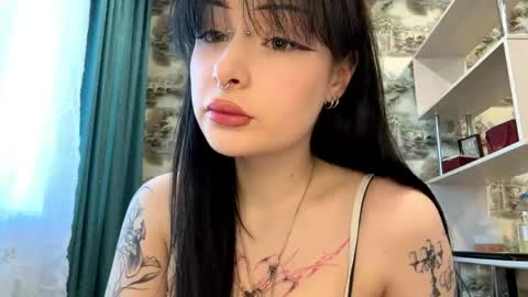 Kiki online show from 04/15/26, 03:19