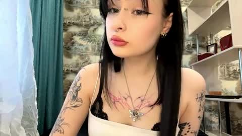 Kiki online show from 04/19/26, 03:11