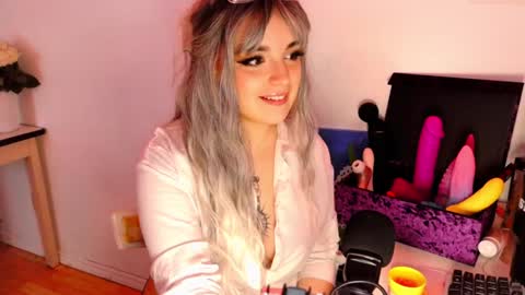 Snapshot of learaypie chatting on 12/17/24, 05:47 Lea Ray Pie online show from 12/17/24, 05:47