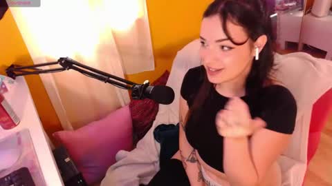 Snapshot of learaypie chatting on 11/06/25, 05:14 Lea Ray Pie online show from 11/06/25, 05:14