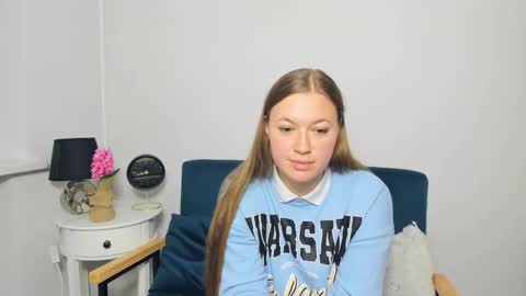 Snapshot of leaslim chatting on 10/07/25, 04:15 Lea online show from 10/07/25, 04:15