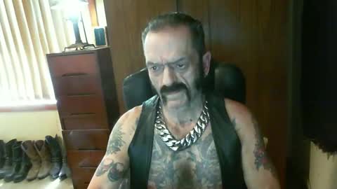 Snapshot of leathergreaser chatting on 12/17/24, 03:28 leathergreaser online show from 12/17/24, 03:28