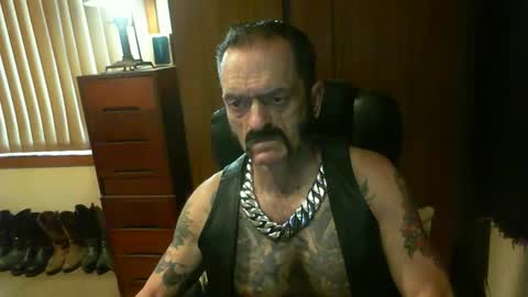 Snapshot of leathergreaser chatting on 12/17/24, 09:49 leathergreaser online show from 12/17/24, 09:49
