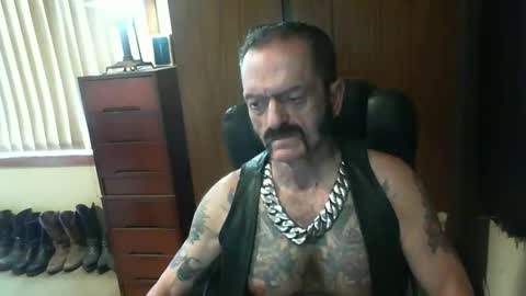 Snapshot of leathergreaser chatting on 12/18/24, 01:05 leathergreaser online show from 12/18/24, 01:05