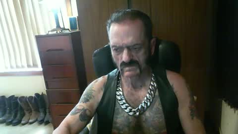 Snapshot of leathergreaser chatting on 12/18/24, 04:09 leathergreaser online show from 12/18/24, 04:09