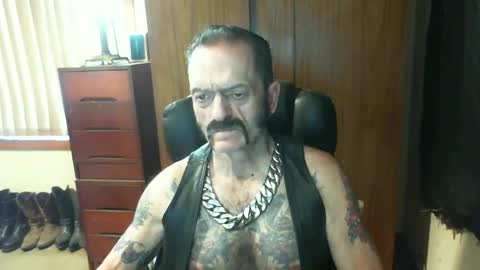 Snapshot of leathergreaser chatting on 12/19/24, 11:14 leathergreaser online show from 12/19/24, 11:14