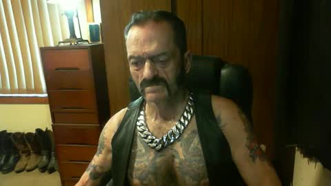 Snapshot of leathergreaser chatting on 12/20/24, 07:39 leathergreaser online show from 12/20/24, 07:39