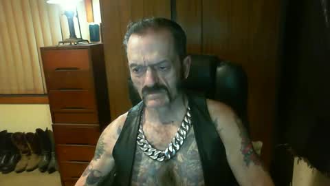 Snapshot of leathergreaser chatting on 12/22/24, 09:22 leathergreaser online show from 12/22/24, 09:22
