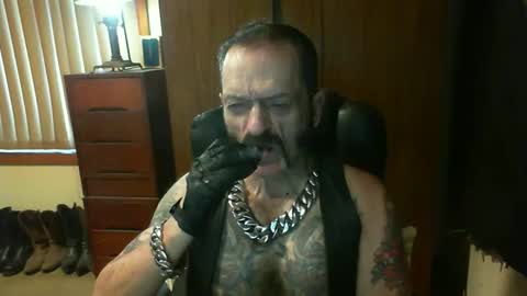 Snapshot of leathergreaser chatting on 12/22/24, 07:21 leathergreaser online show from 12/22/24, 07:21