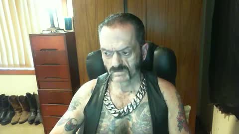 Snapshot of leathergreaser chatting on 12/22/24, 10:25 leathergreaser online show from 12/22/24, 10:25
