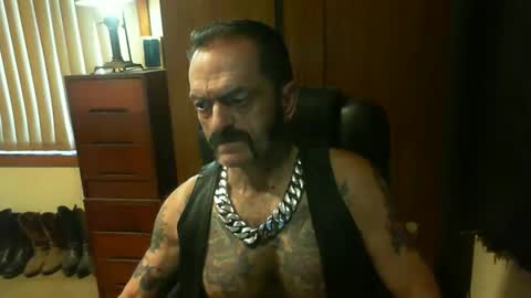 Snapshot of leathergreaser chatting on 12/23/24, 07:52 leathergreaser online show from 12/23/24, 07:52