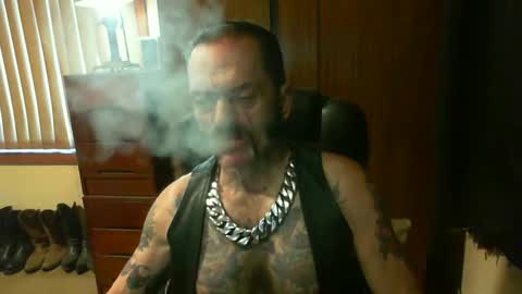 Snapshot of leathergreaser chatting on 12/24/24, 07:44 leathergreaser online show from 12/24/24, 07:44