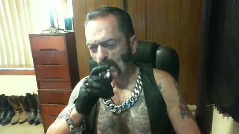 Snapshot of leathergreaser chatting on 12/25/24, 07:45 leathergreaser online show from 12/25/24, 07:45