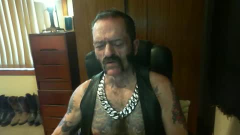 Snapshot of leathergreaser chatting on 12/25/24, 10:48 leathergreaser online show from 12/25/24, 10:48