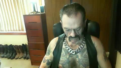 Snapshot of leathergreaser chatting on 12/28/24, 12:26 leathergreaser online show from 12/28/24, 12:26