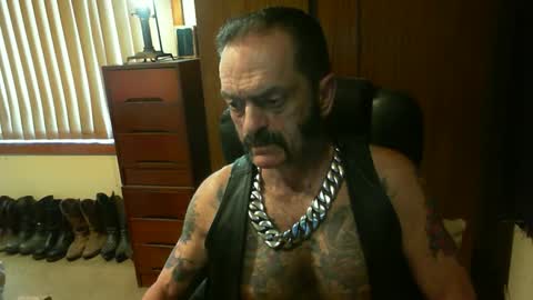 Snapshot of leathergreaser chatting on 12/29/24, 02:06 leathergreaser online show from 12/29/24, 02:06