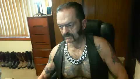 Snapshot of leathergreaser chatting on 12/30/24, 07:42 leathergreaser online show from 12/30/24, 07:42