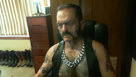 Snapshot of leathergreaser chatting on 12/30/24, 10:45 leathergreaser online show from 12/30/24, 10:45