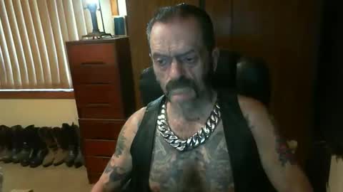 Snapshot of leathergreaser chatting on 12/31/24, 07:18 leathergreaser online show from 12/31/24, 07:18