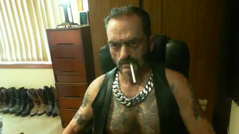Snapshot of leathergreaser chatting on 01/01/25, 01:26 leathergreaser online show from 01/01/25, 01:26