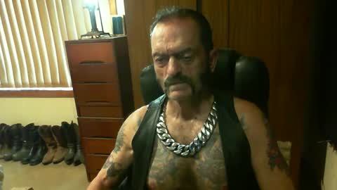Snapshot of leathergreaser chatting on 01/01/25, 10:24 leathergreaser online show from 01/01/25, 10:24