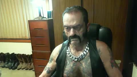 Snapshot of leathergreaser chatting on 01/02/25, 02:57 leathergreaser online show from 01/02/25, 02:57