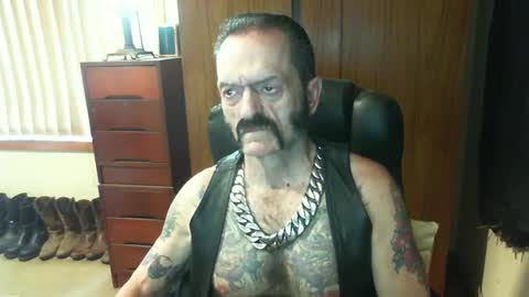Snapshot of leathergreaser chatting on 01/02/25, 10:55 leathergreaser online show from 01/02/25, 10:55