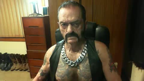 Snapshot of leathergreaser chatting on 01/03/25, 01:03 leathergreaser online show from 01/03/25, 01:03