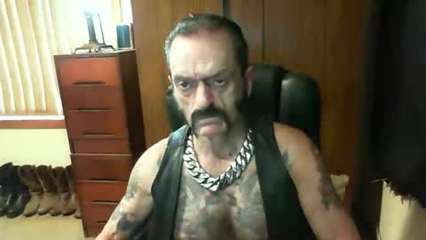 Snapshot of leathergreaser chatting on 01/07/25, 02:10 leathergreaser online show from 01/07/25, 02:10
